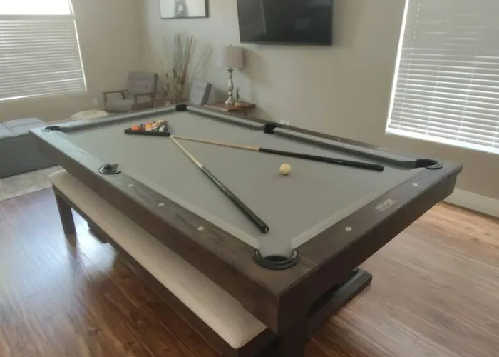Holiday home Classy 4 Bedrooms, Heated Pool, Pool Table