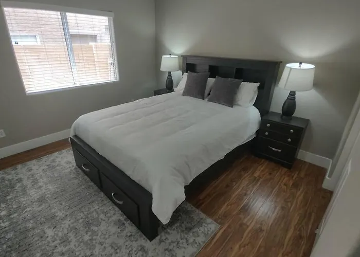 Classy 4 Bedrooms, Heated Pool, Pool Table * Cave Creek