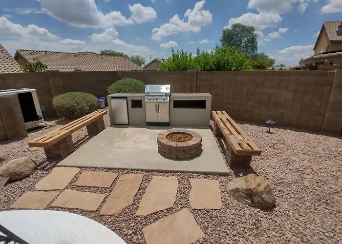 Classy 4 Bedrooms, Heated Pool, Pool Table * Cave Creek