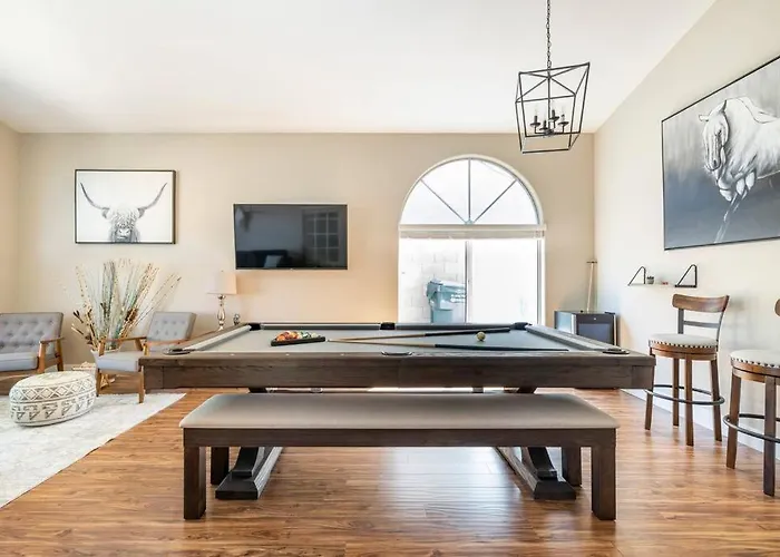 Holiday home Classy 4 Bedrooms, Heated Pool, Pool Table *