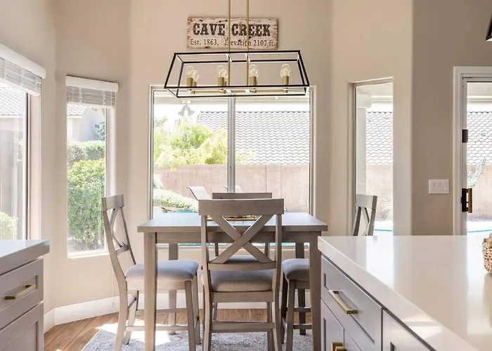 Classy 4 Bedrooms, Heated Pool, Pool Table Cave Creek