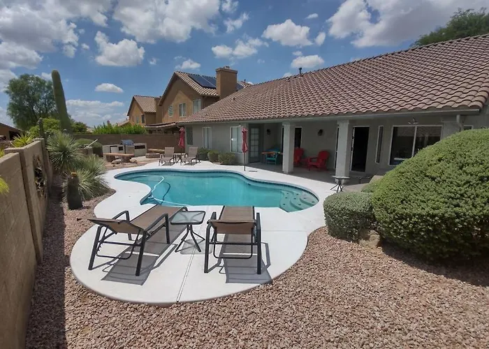 Classy 4 Bedrooms, Heated Pool, Pool Table * Cave Creek