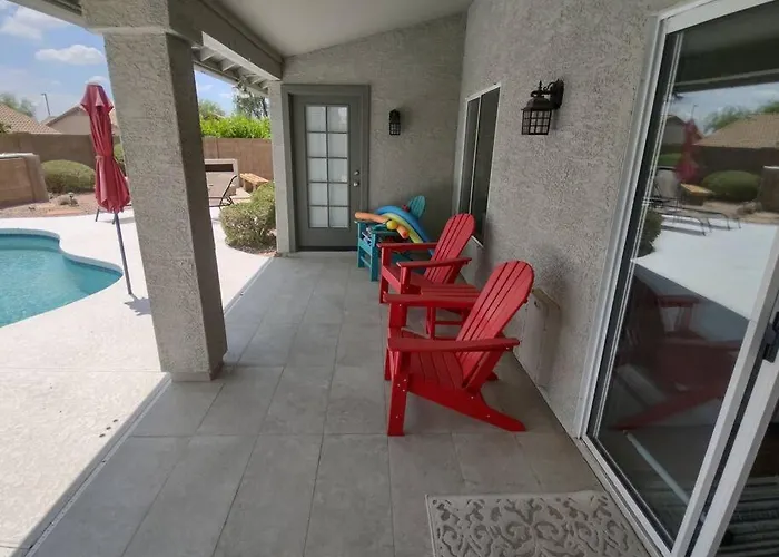 Classy 4 Bedrooms, Heated Pool, Pool Table