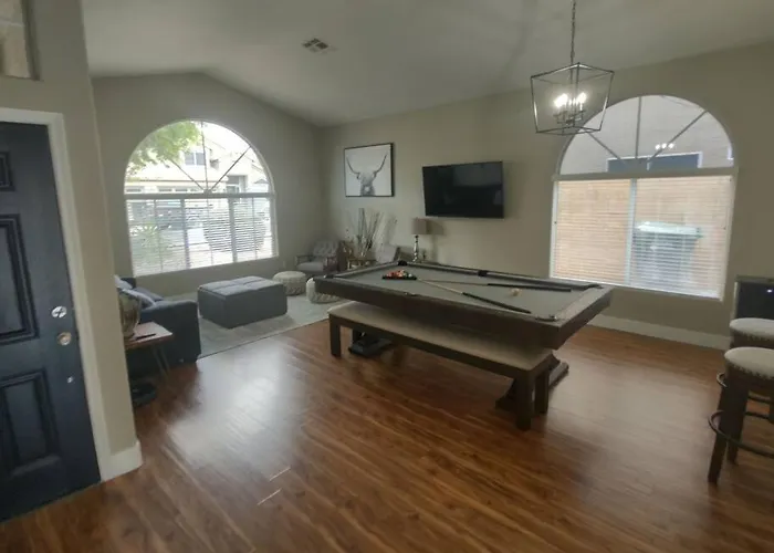 Holiday home Classy 4 Bedrooms, Heated Pool, Pool Table