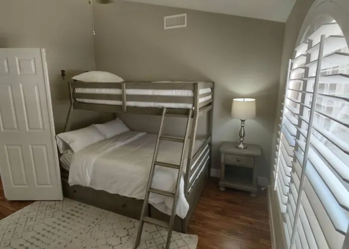 Holiday home Classy 4 Bedrooms, Heated Pool, Pool Table *