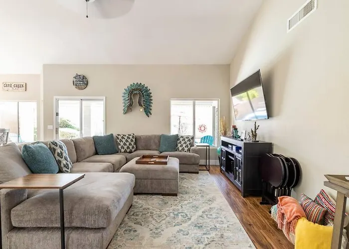 Classy 4 Bedrooms, Heated Pool, Pool Table Holiday home Cave Creek