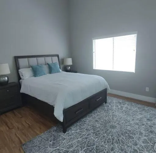 Classy 4 Bedrooms, Heated Pool, Pool Table * Cave Creek