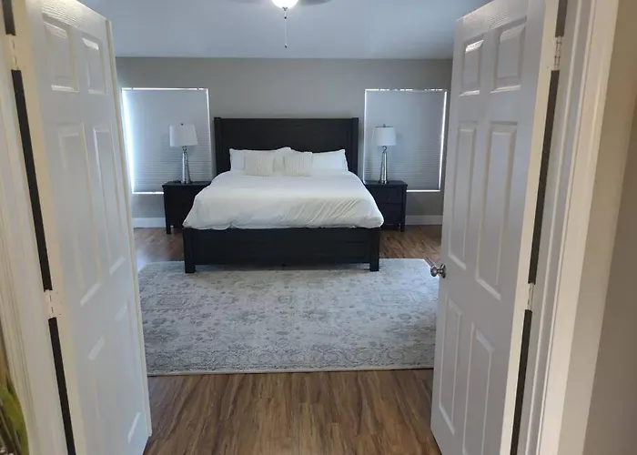 Classy 4 Bedrooms, Heated Pool, Pool Table Cave Creek